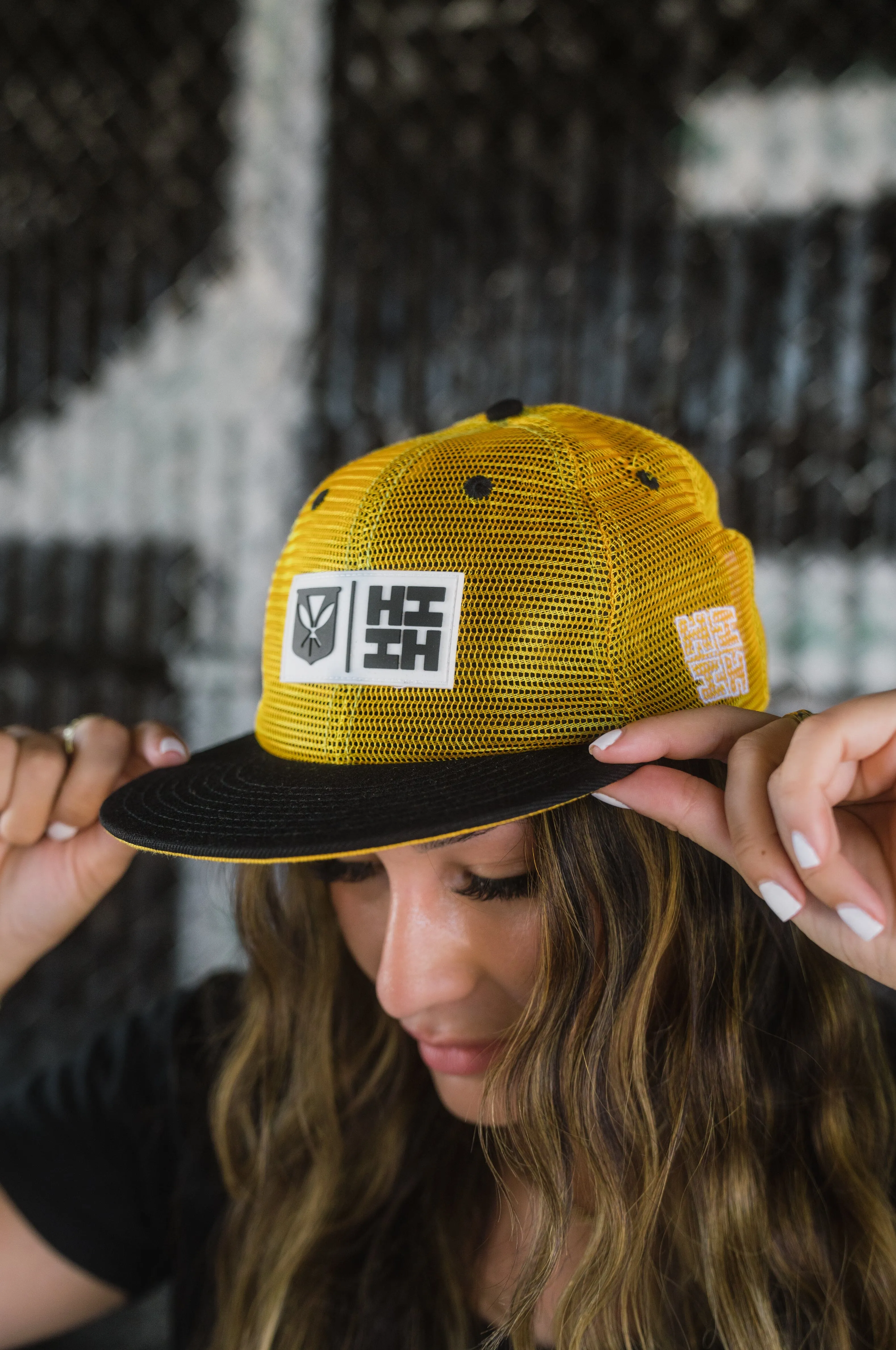 YELLOW MESH SIMPLE LOGO HAT
